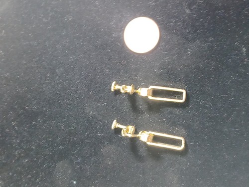 Napier goldfarbene zwei quadratische Creolen Stab Schraubverschluss Ohrclips signiert  - Bild 6 von 7