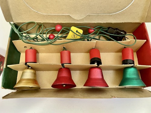 Campanas de árbol eléctricas de Navidad de colección The Bells Of St Nicholas 1948 probadas - Imagen 5 de 11