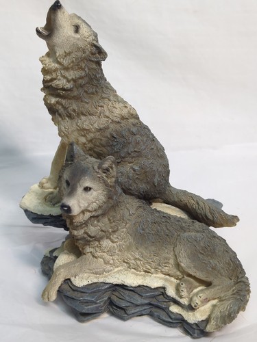 Home Interior “Howling At The Moon” 2002 Resin Figurine Two Wolves - Picture 1 of 11