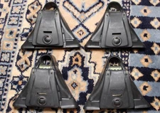 Set of 4 - Yakima Q-Towers Roof Rack Towers for Round Bars - NICE!!