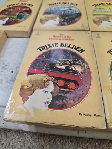 VTG 70-80's Trixie Belden Lot of 6 Mystery Books PB Oval Covers Series - Picture 4 of 13