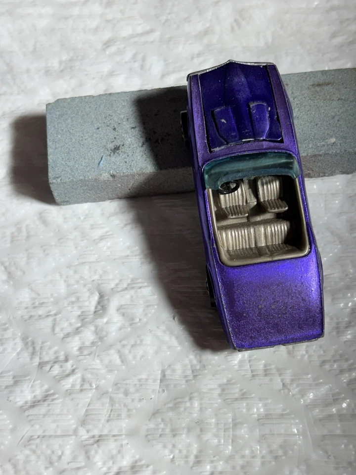 Hot Wheels Redline 67 Custom Firebird HK púrpura, Champagne Int  Foto 3 de 4