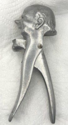 Ungewöhnlicher Nussknacker aus Aluguss 1900 - 1920 - Verdächtiger kleiner Probelauf