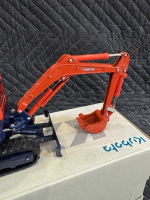 【Kubota KX-3series】ミニチュアKubota KX121-3 Kubota KX121-3 Miniature Excavator KX-3 Series 1/24 Diecast