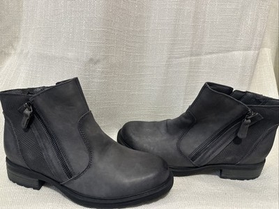 Earth Brands Women s Jordan Dark Gray Boot. Size 8.5