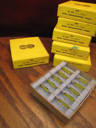 18/100 amp Buss 31R Grasshopper Fuses Pack of (10) - Picture 3 of 3