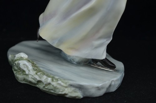 ROYAL WORCESTER VICTORIAN SERIES LTD EDITION FIGURINE EMILY BOXED WITH C OF A - Picture 4 of 10
