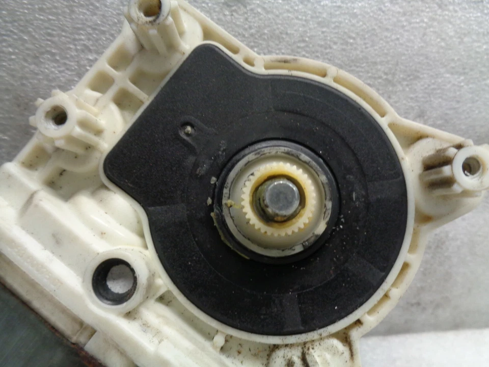 DK90877 2002-2005 BMW 745I REGULADOR VENTANA TRASERA DERECHA MOTOR 8382002 OEM Foto 2 de 4