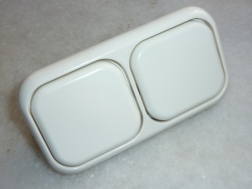 Busch & Jäger LX 2 Wippen, Wechselschalter + 1 Stück 2-fach Rahmen in cremeweiß - Bild 1 von 5