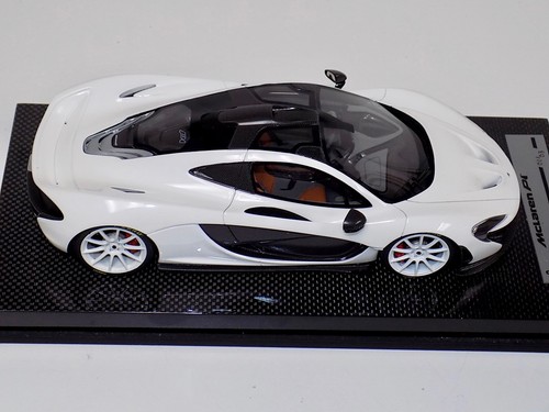1/18 Tecnomodel McLaren P1 in Gloss White with White wheels one off Carbon - Picture 4 of 8