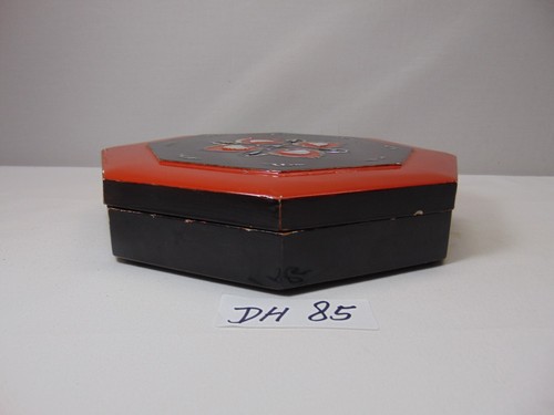 Red & Black Lacquer Japanese Wood Box Inlaid Mother of Pearl Octagon Vintage - Picture 4 of 8