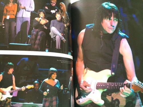 Revista de música japonesa Beatleg 6/2002 Weezer Paul McCartney Jeff Beck Neil Young - Imagen 9 de 10