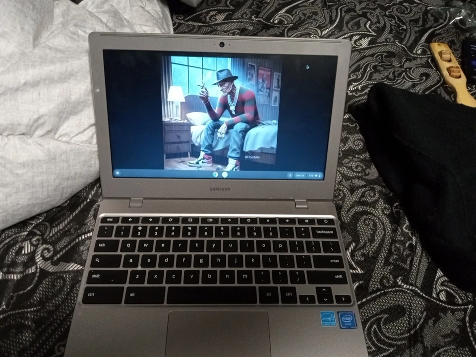 Samsung Chromebook 2 XE500C12 11,6 polegadas (16GB, Intel Celeron, 2.16GHz, 4GB)... - Imagem 3 de 4