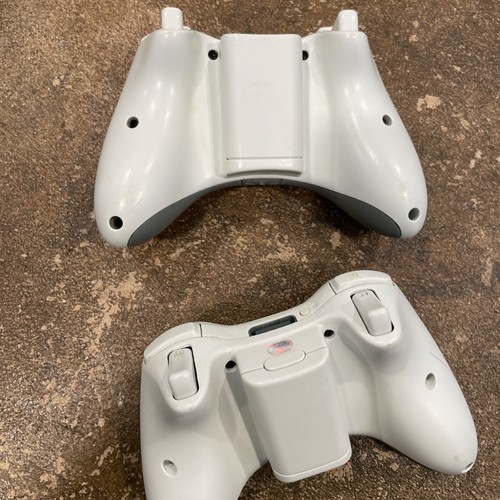 Official Microsoft XBOX 360 Lot of (2) Controllers  Authentic OEM Original WHITE - Picture 4 of 7