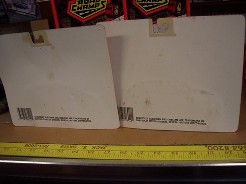 2- chevrolet suburban 1500,road champs,1:43,lot of 2,silver,red - Picture 4 of 4