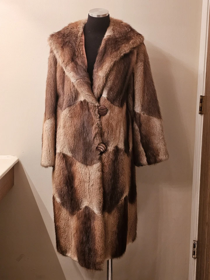 复古 Muscrat Alper Richman 芝加哥毛皮大衣钩 + 眼部闭合尺寸 Lg 柔软 — 第 2/4 张图片
