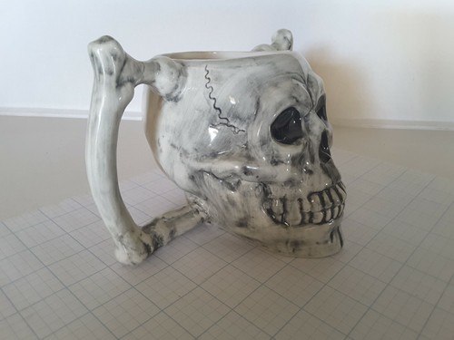 MENSCHLICHER SCHÄDEL Keramik Stein Becher von J. C. CRAFTS. Handgefertigter Doppelgriff 5" hoch - Bild 3 von 9