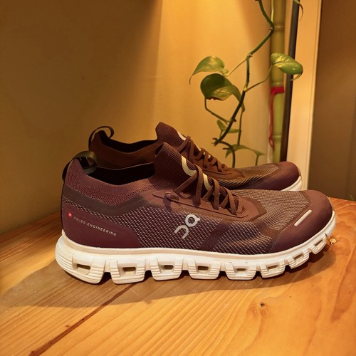 OnRunning Cloud 6 Versa Mulberry White runners athletic workout sneakers size W9