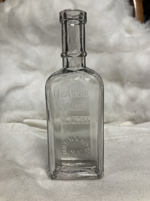 Harris Pure Flavors, Binghamton, N. Y. Extract, Medicine Bottle