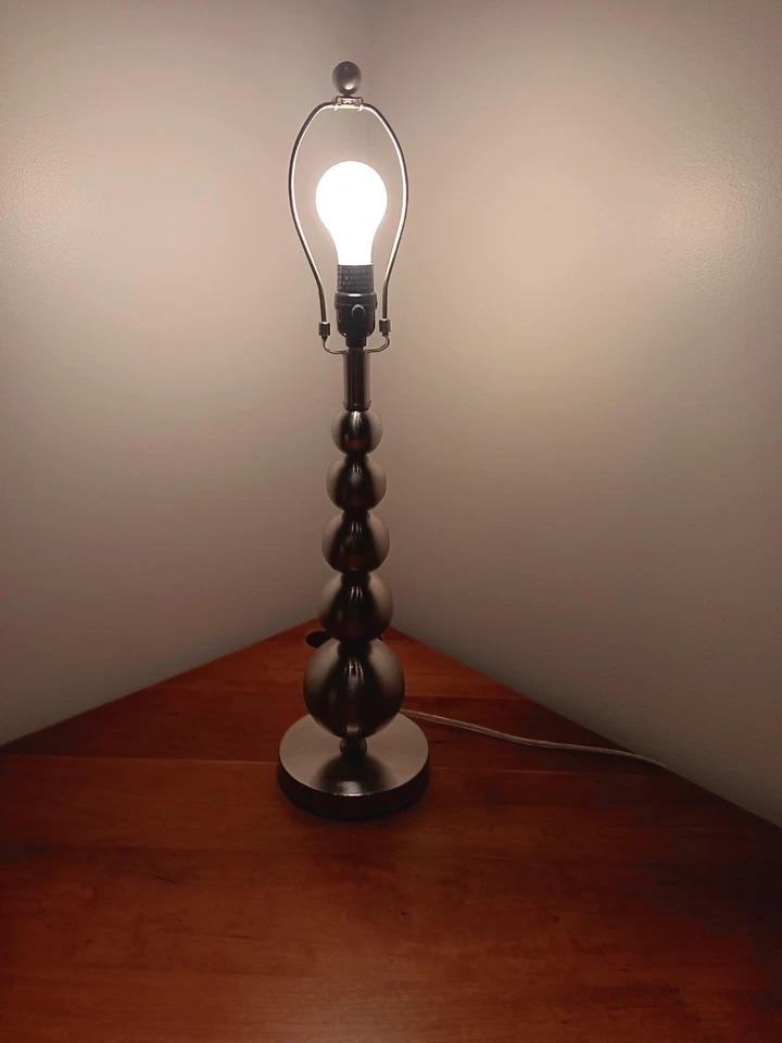 Lámpara de mesa contemporánea UL acabado Nichol 27" con pantalla de cubo 13" redonda Foto 3 de 4