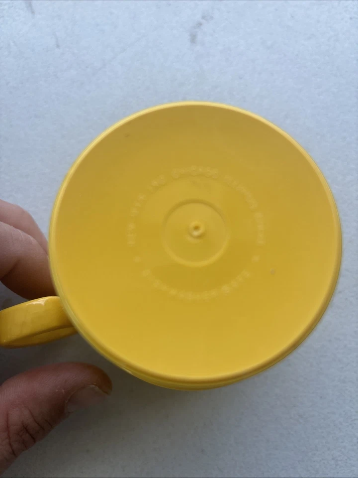 Conjunto de 2 CANECAS PLÁSTICAS vintage mod THERMOWARE amarelo madeira sintética grão 10 oz  - Imagem 4 de 4