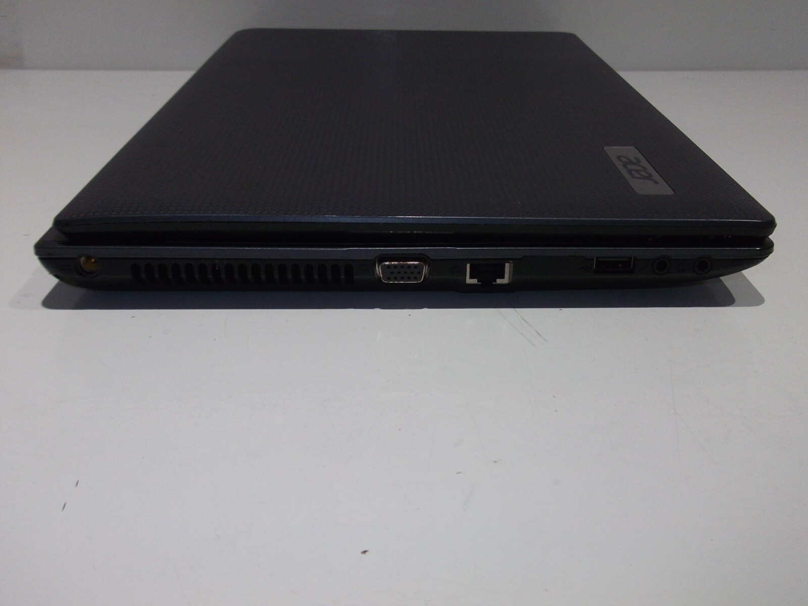 Acer Aspire 5733 i3 2GB Laptop - Faulty - Picture 9 of 11