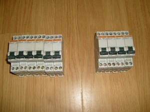 Lot 10 Disjoncteur de 10A et 16A Merlin Gerin -
