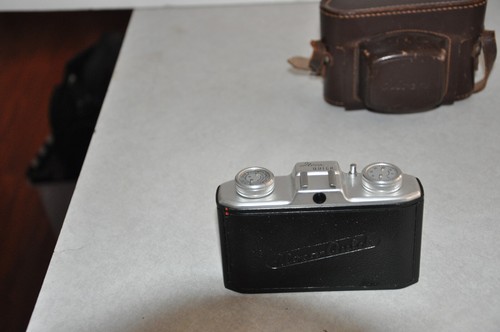 Cámara Iloca Quick 35 mm de colección con lente Jilitar V 1:3,5 F=45 mm + estuche de cuero - Imagen 4 de 11