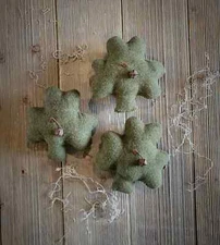 Primitive Wool Shamrocks, Bundle of 3 wool shamrocks, St Patrick's Day decor