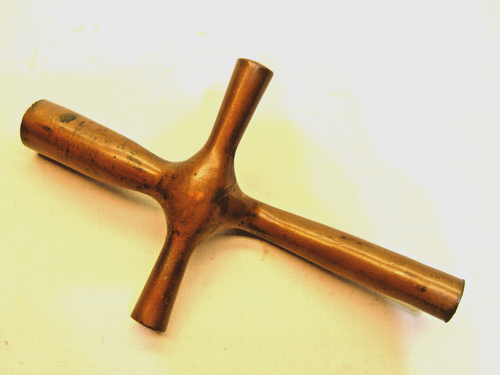 ANTIQUE BRASS PULLMAN BERTH RELEASE TOOL - Picture 2 of 2