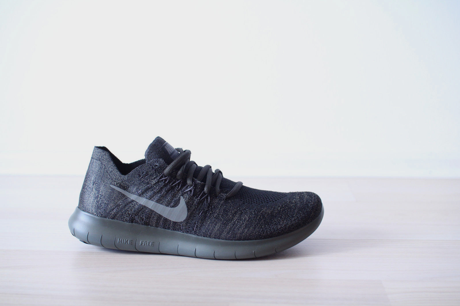 Nike Free RN Flyknit 2017 Schwarz Anthrazit Gr. 42 UK 7,5 NEU & OVP Nike Free RN Flyknit 2017 Schwarz Anthrazit Gr. 42 UK 7,5 NEU & OVP