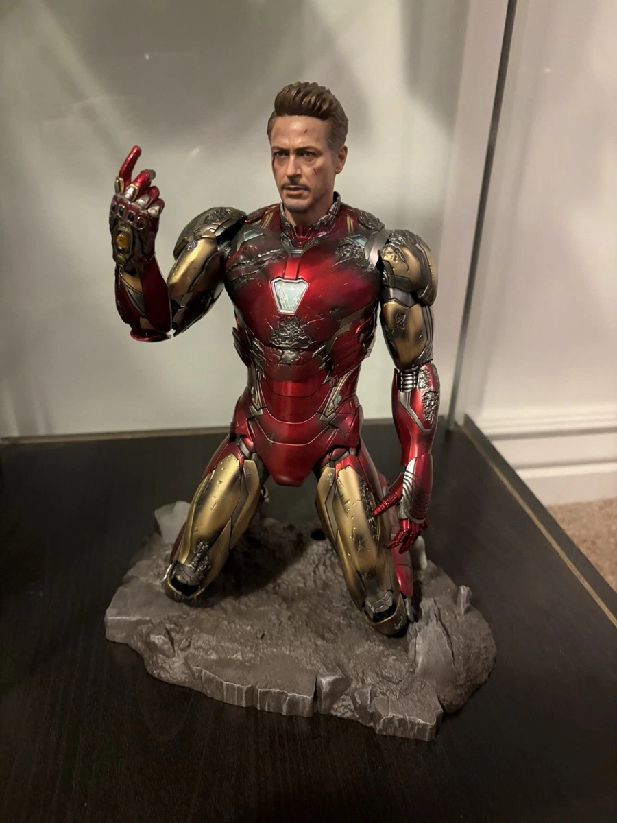 Preços baixos em Hot Toys Iron Man figura de ação de ação Coleções