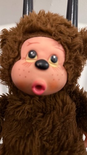 Peluche pupazzo vintage stile Monchhichi 10” – marrone peloso giocattolo retrò Giappone - Foto 3 di 7