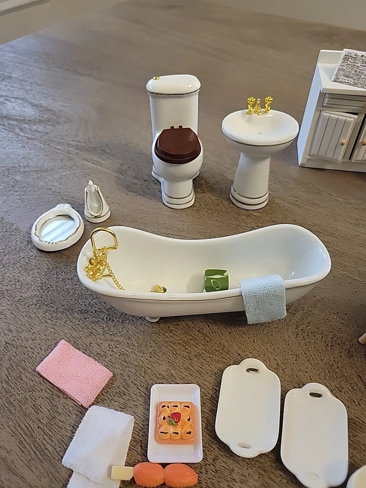 Dollhouse Miniatures 1:12 Scale Porcelain Bathroom + Kitchen & Accessories - Image 2 of 4