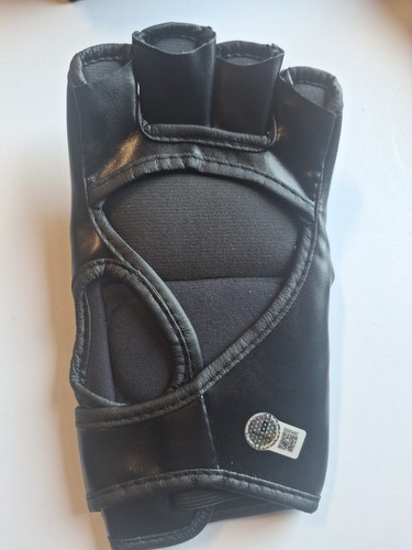 Jan Blachowicz SIGNIERTER HANDSIGNIERTER UFC HANDSCHUH COA BAS BECKETT COA BS65483 - Bild 2 von 2