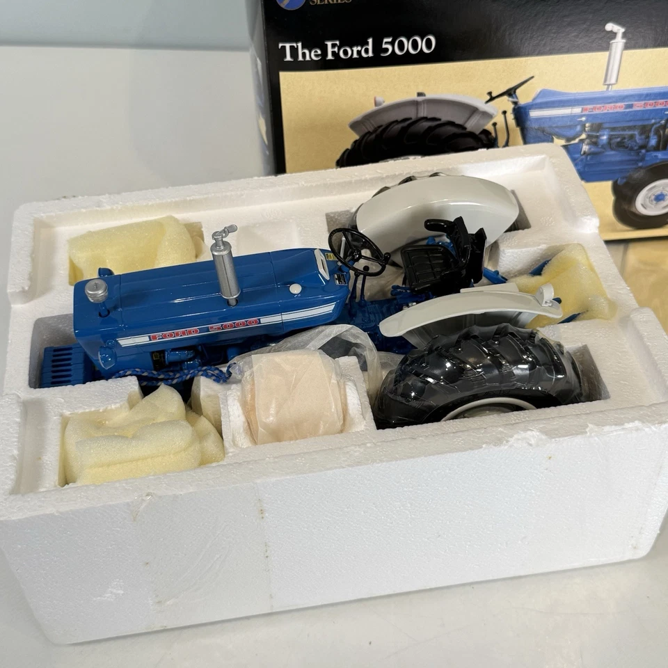ERTL 1/16 Scale Precision Series #7 Ford 5000 Blue Tractor 13503 NIB - Image 3 of 4