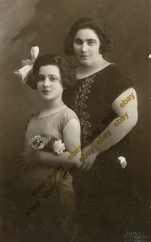 #65895 ALEXANDRIA Egypt 1920s. Mother & daughter, Greeks. Photo PC size HOVEL