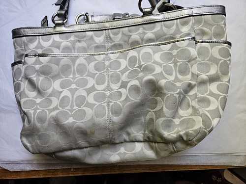 *Ha leggeri segni di usura e macchie* Coach Gallery Lurex est/ovest borsa da trasporto grigia - Foto 7 di 17