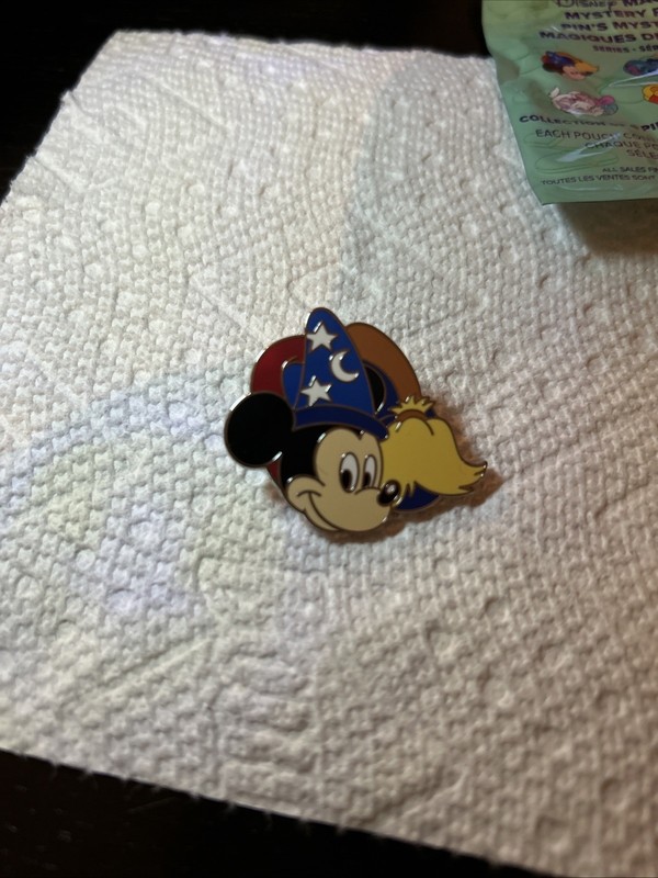 Disney Pin Mickey Mouse Slippers Magical Mystery Series 29 2025-Fantasia