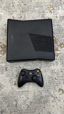 Microsoft Xbox 360 S 4GB Console - Black (1439) with controller. Tested Working