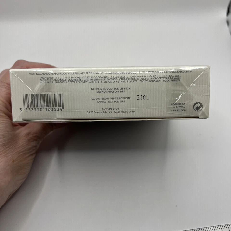 Velo nacarado perfumado sólido Oscar de la Renta sellado 3 g 0,10 oz hecho en Francia Foto 3 de 4