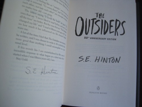 S.E. HINTON SIGNED - THE OUTSIDERS - 50th ANNIVERSARY EDITION First Printing - Picture 6 of 17
