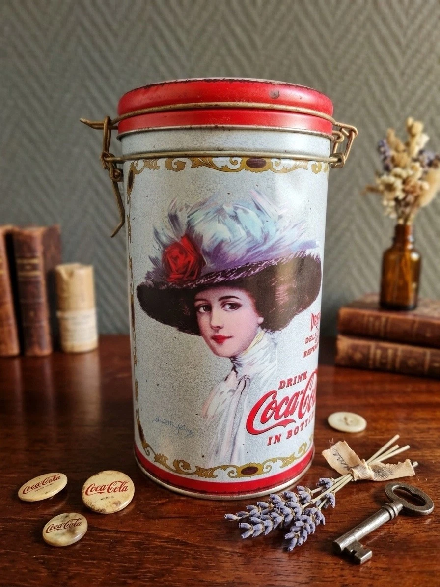 Vintage petite ronde en étain de Coca Cola, boisson
