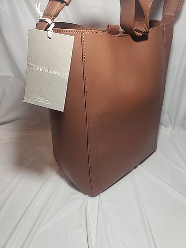 NUEVO CON ETIQUETAS EVERLANE The Studio Bolso de Cuero Calidad de Hombro Marrón Coñac 10" W 13" H 7" D - Imagen 5 de 8
