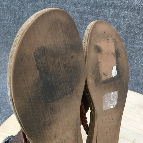 Mia Sandals Womens 7.5 Thong Flats Brown Leather Round Open Toe Casual Comfort - Picture 5 of 9