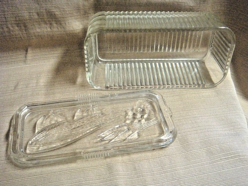 CLEAR GLASS REFIGERATOR COVERED DISH w/ Vegetable Design Lid - A 50's CLASSIC - Picture 2 of 9