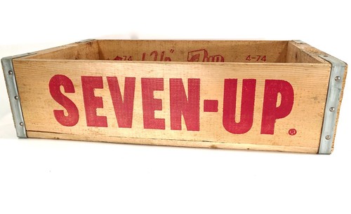 Letrero de caja de madera vintage 1974 7-UP limpio y muy bonito por tener 50 años - Imagen 1 de 12