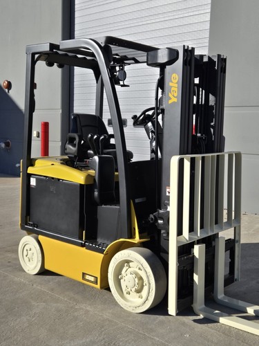 2019 YALE ERC050VGN36TE083 ELECTRIC 3 STAGE MAST 5000 LB CUSHION TIRE FORKLIFT - Picture 4 of 12