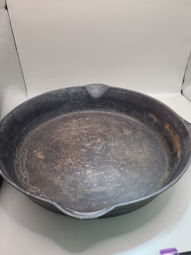GRISWOLD Vintage No 9 710 S Erie PA Skillet USED Good Condition - Picture 10 of 11