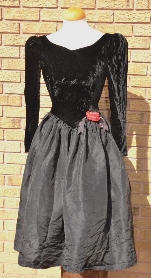 Vestido gótico de terciopelo Gunne Sax negro de colección Beetlejuice miércoles graduación formal S años 80 Foto 2 de 4